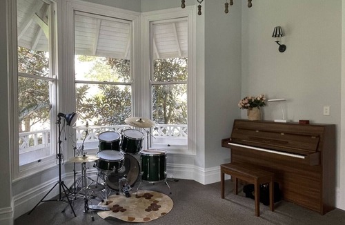 Waimauku Villa | Winter Fun - Spa, Pinball, Billiard and more