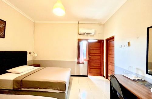 Banjarsari House | Wisma Anugerah Redpartner Near Masjid Zayed Solo
