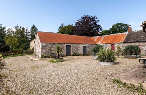 Kirriemuir Villa | Wonderful private villa for 10 people with WIFI, patio and panoramic view