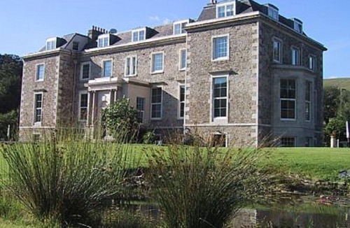 Selkirk Apartment | Wonderful Views and Privacy at the top of the house