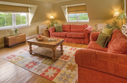Selkirk Apartment | Wonderful Views and Privacy at the top of the house