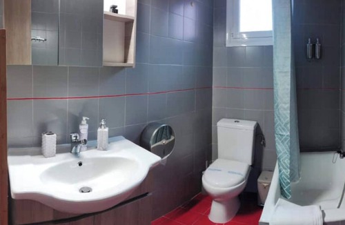 Ioannina Apartment | WOOD & WHITE APPARTMENT WITH 2 BEDROOMS IN CENTER