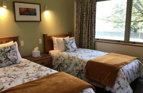Hokitika Bed & Breakfast | Woodland Glen Lodge B&B
