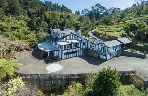 Lower Hutt Villa | Woodroyd Estate holiday sanctuary