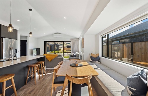Lowburn House | Wooing Tree Beauty - Cromwell Holiday Home