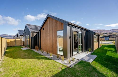 Lowburn House | Wooing Tree Beauty - Cromwell Holiday Home