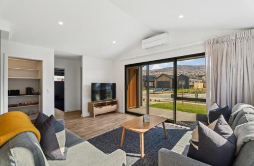 Lowburn House | Wooing Tree Beauty - Cromwell Holiday Home