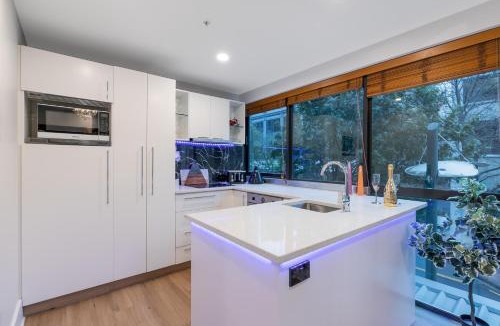 Auckland Central Business District Apartment | Your Next Viaduct Getaway!