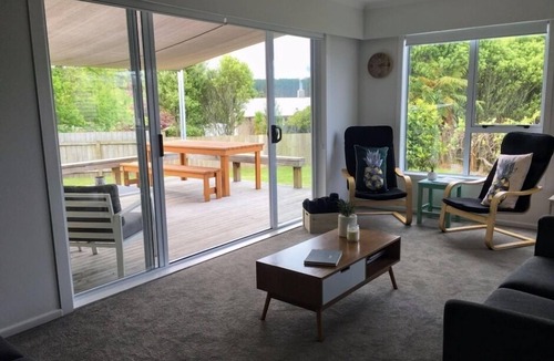 Mangakino House | Your private slice of lake life! Pet friendly!