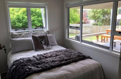 Mangakino House | Your private slice of lake life! Pet friendly!