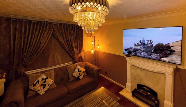 2 Bedroom Apartment - Sleeps 4, Wifi, Free Parking