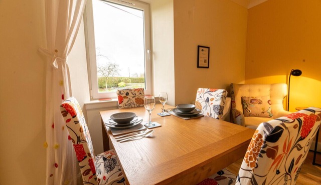 2 bedroom countryside cottage located near Aberdour