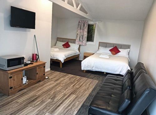 2 double and 1 sofa beds Chalet D