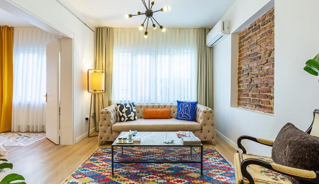 2BR Historical apartment 5 min to Taksim Sq