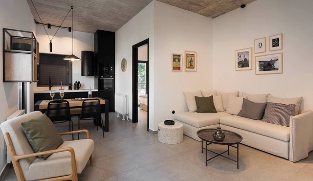 2BR Suite Apt Acropolis Rooftop Views By Metro