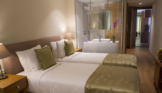 3 rooms connecting 90m2 private suites in nisantasi