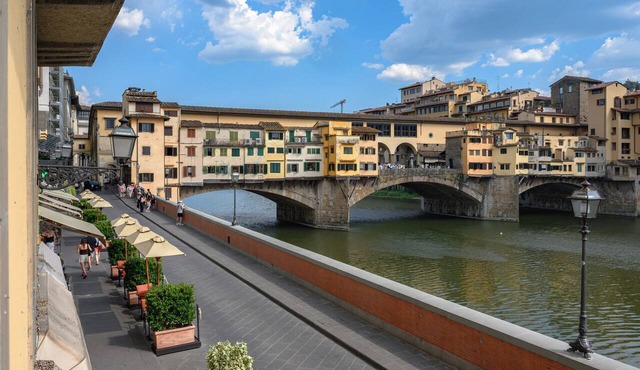 3BR Luxury Palazzo Prime Location Iconic Panoramic Views Ponte Vecchio