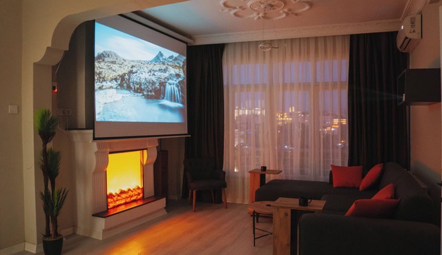 4 BR Flat With AC, Terrace And Hot Tub In The Heart of Historic Istanbul