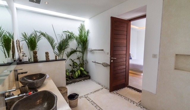 5 Star Private Villa in Seminyak at an Affordable Rate, Bali Villa 1155
