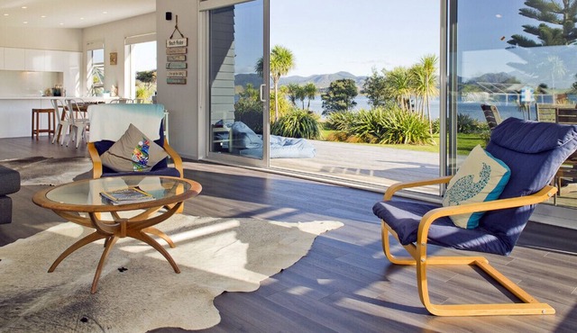 Absolute Waterfront - Matarangi Holiday Home