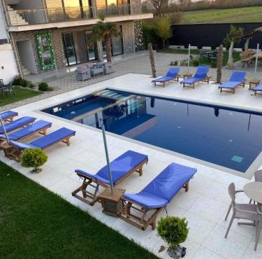 Adrians villa