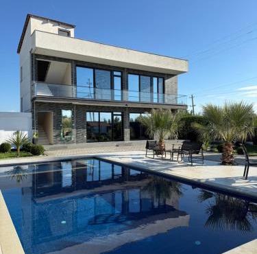 Adrians Villa
