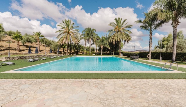 Agriturismo Ponte Calatrasi Room 'Relax 11' with shared pool, Wi-Fi and air conditioning