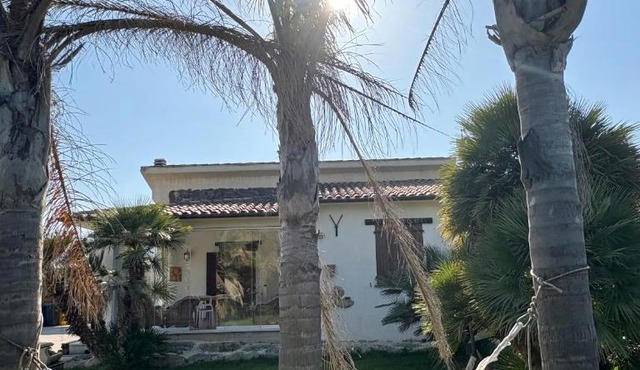Akra Domus