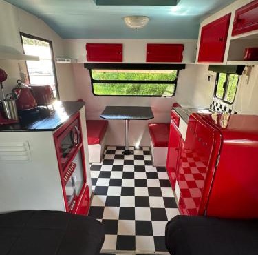 Alice & Elvis, Crescent Head, Retro Caravans with Deck, Bathroom & Outdoor Bath in a Bush Setting near the Beach