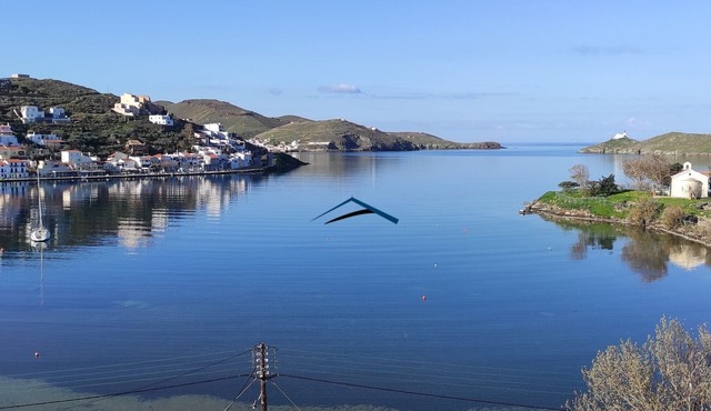 Amazing apartment overlooking the bay of Vourkari.SQ