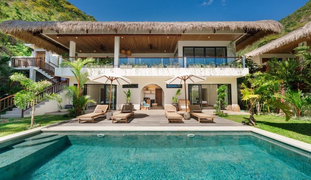 Angin Laut 3BR Exclusive Pool Villa w/Ocean Views