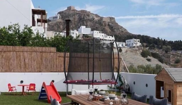 APADEMIA SKYROS