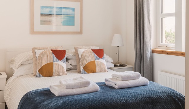 Apartment - 2 Bedrooms - Pet Friendly - Parking