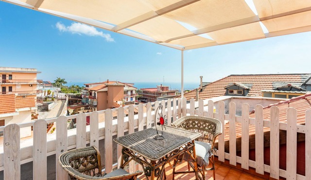 Apartment 'Reale' with Private Terrace, Wi-Fi and Air Conditioning