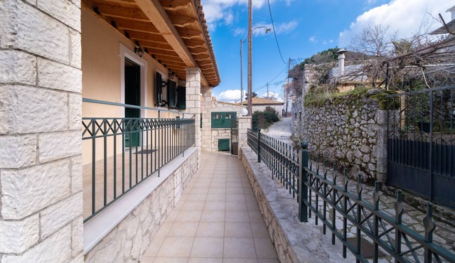 Apartment "Villa Votistis A2" with Mountain View, Garden & Wi-Fi