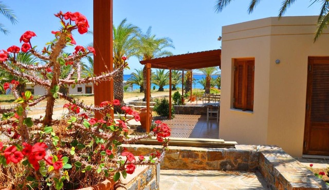 Apartments directly on the beach of Kourmenos