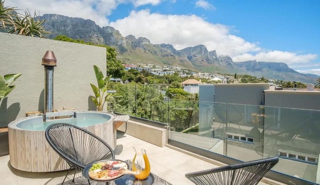 Argyle Camps Bay - Pool 5 min walk to beach Hot tub