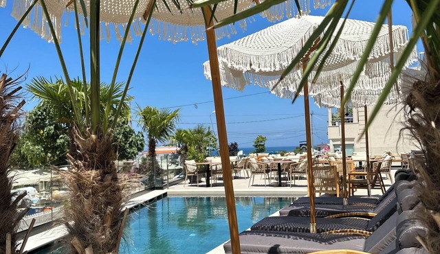 Avenue Hotel