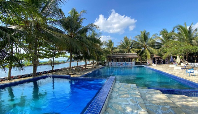 Avery Coconut Island Waterpark Resort