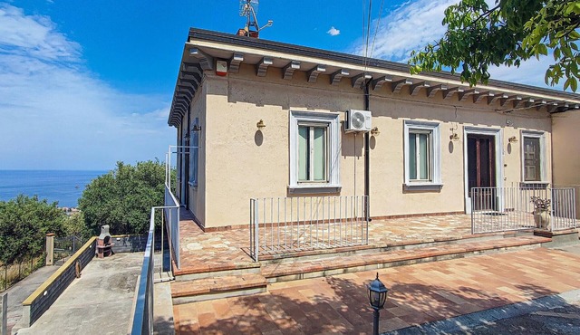 Awesome home in Patti with WiFi