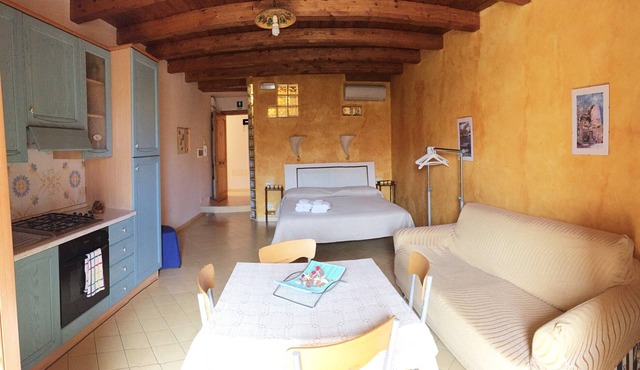B&B Casa Vela - Studio Veliero with balcony overlooking the Borgo
