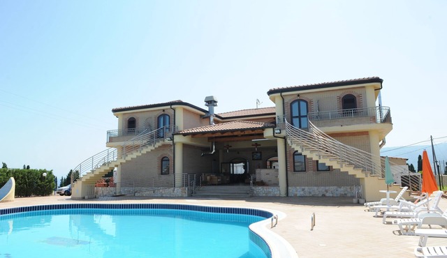 B&B - Hotel con Piscina
