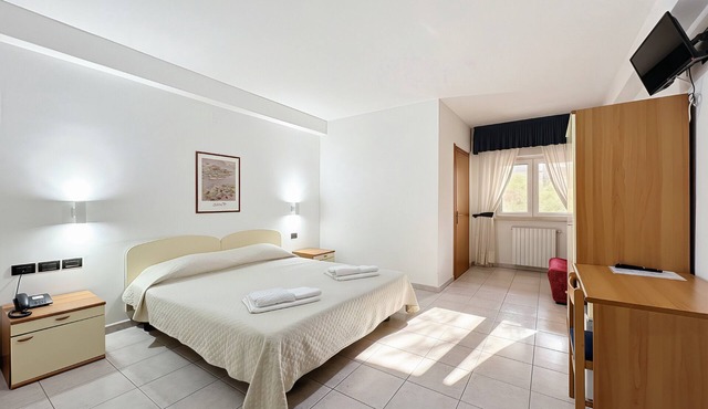 B&B with Window - 233 - Santangelo - Pool