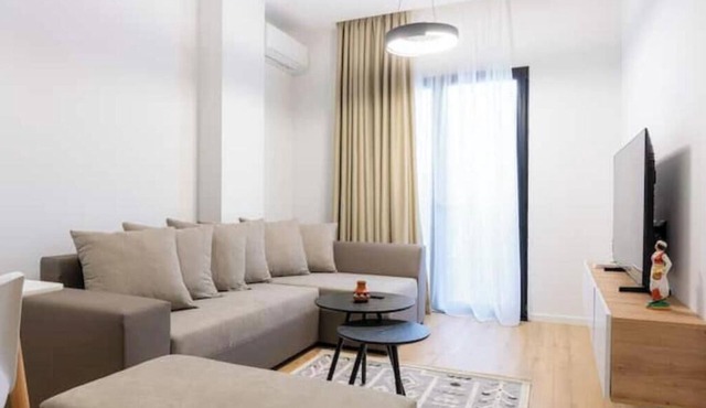 Barrikada-E – Central Apartments with French Balcony in Tirana
