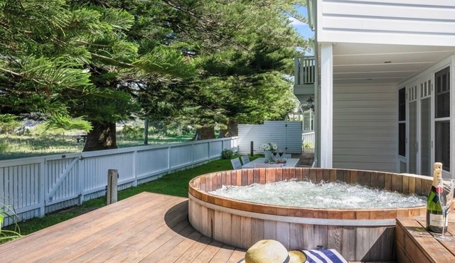 Beach Front House Outdoor Hot Tub Sauna Stunning Views. 1 FREE NIGHT!