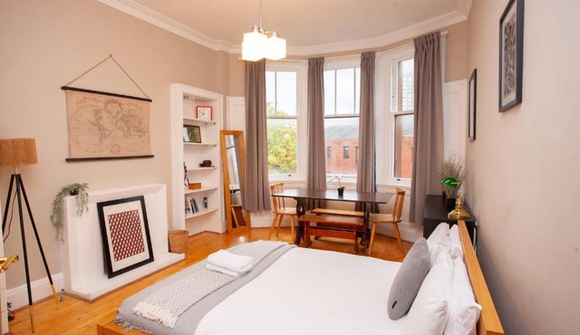 Beautiful 2 Bed Apartment Rose St