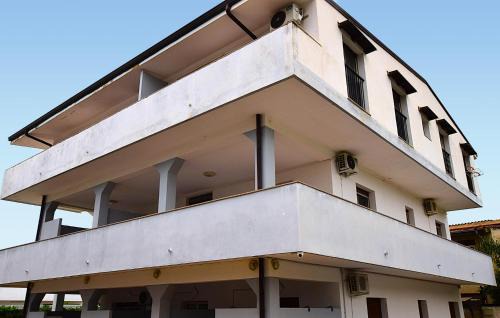 Beautiful Apartment In Palmi With Wifi