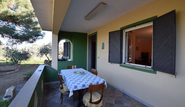 Beautiful private villa for 5 guests with WIFI, TV, balcony, pets allowed and parking