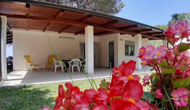 Beautiful villa 1 step from the sea