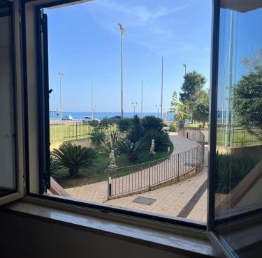 Bilocale vista mare sul lungomare